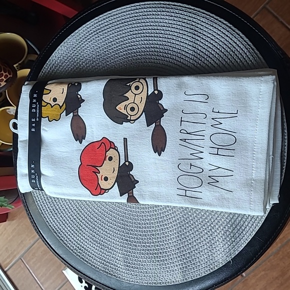 🧛‍♀️Rae Dunn Harry Potter Kitchen Towels - Picture 3 of 7